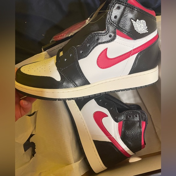 New in Box AIR JORDAN 1 RETRO HIGH OG GS 'GYM RED' - Picture 2 of 14